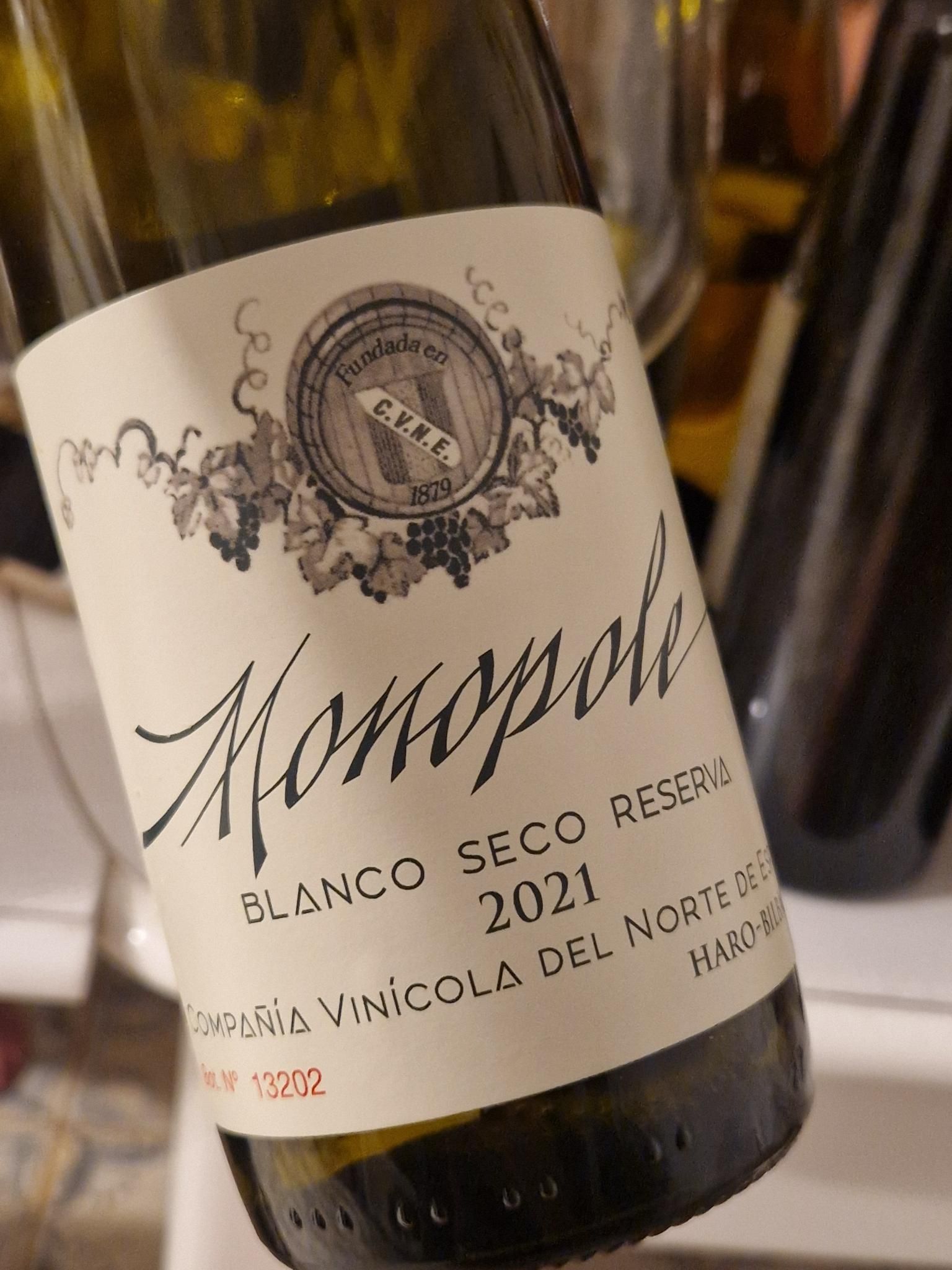 ein altmodisches etikett einer flasche wein aus dem rioja